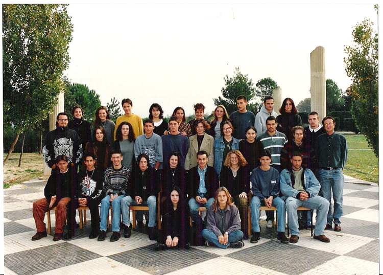 Photo de classe 1ER ES de 1996, Lycée Jean Cocteau - Copains d'avant