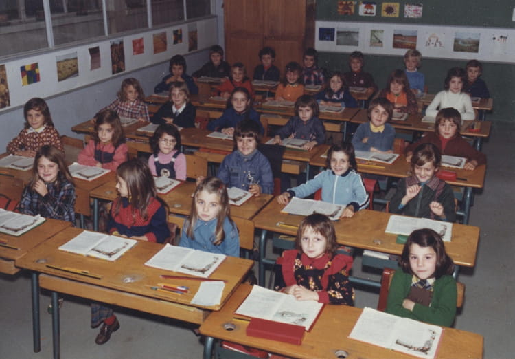 Photo de classe CP ou CE1 Joliot Curie de 1975, Ecole Les