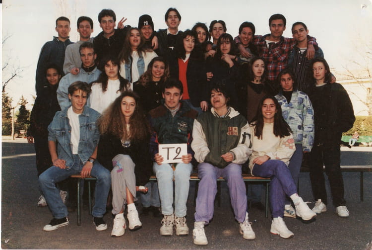 Photo de classe Terminale 2 de 1995, Lycée Jean Moulin - Copains d'avant