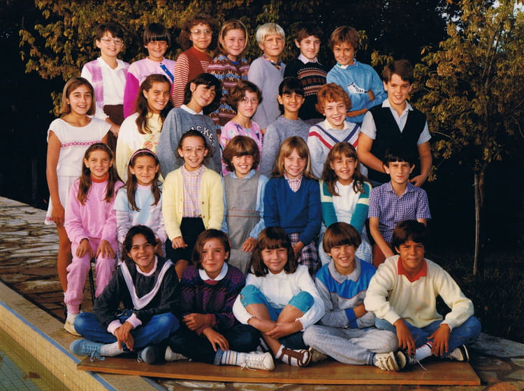 Photo de classe CM1 ou CM2 de 1984, ECOLE MARIE CURIE - Copains d'avant