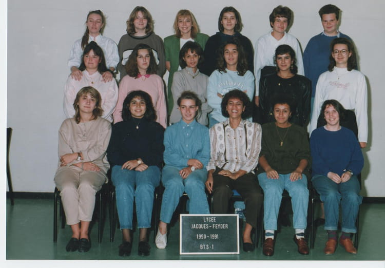 Photo de classe BTS 1 Secrétaire Direction de 1990, Lycée Jacques ...