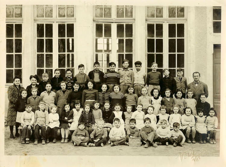 Photo de classe Ecole de St Julien en St Alban de 1952, Ecole Fernand