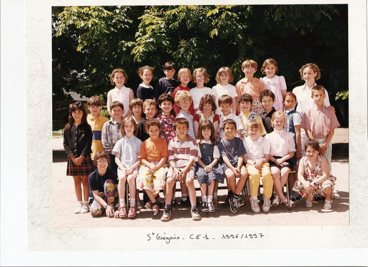Photo de classe CE1,1996/1997 de 1997, ECOLE SAINT GREGOIRE Copains d'avant