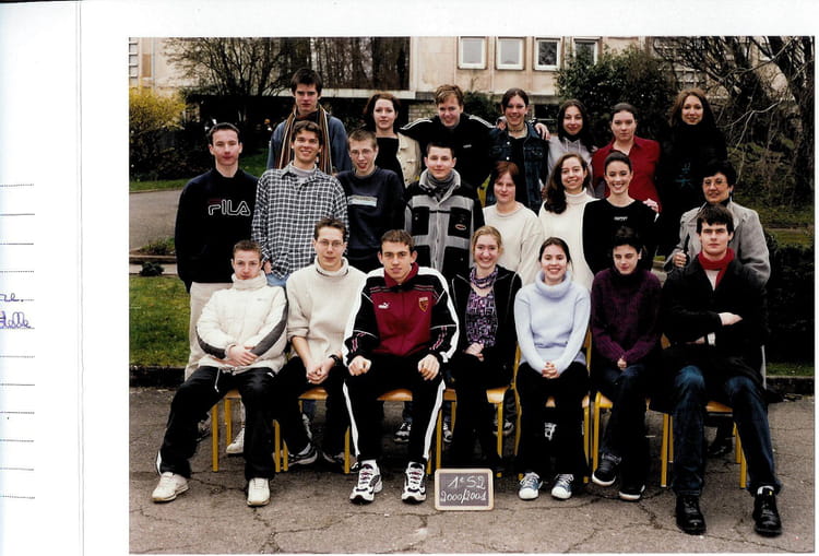 Photo de classe 1S2 de 2000, Lycée Jean Moulin - Copains d'avant