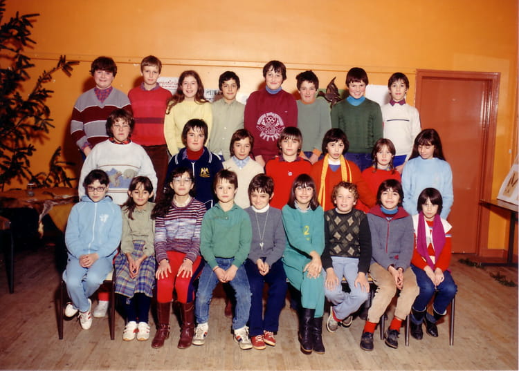 Photo de classe 6ème C de 1984, Collège Fernand Lagrange Copains d'avant