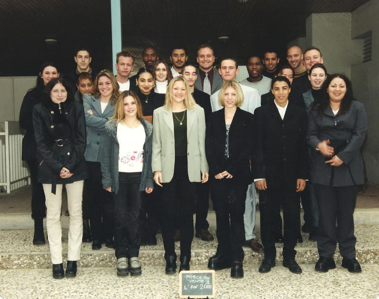Photo de classe BTS FORCE DE VENTE de 2000, STS LYCEE FREDERIC JOLIOT ...