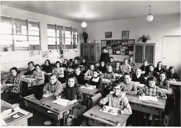 Photo De Classe CM2 De 1968 ECOLE PRIMAIRE Copains D avant photo-de-classe-cm2-de-1968-ecole-primaire-copains-d-avant