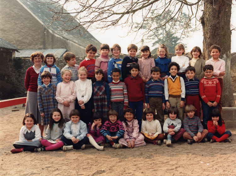 Photo de classe CP CE1 et CE2 de 1984, ECOLE SAINTE MARIE - Copains d'avant