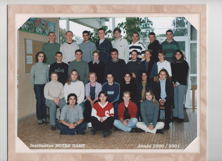 Photo de classe BTS ACTION CO 2000-2001 de 2001, Notre-dame - Copains d ...