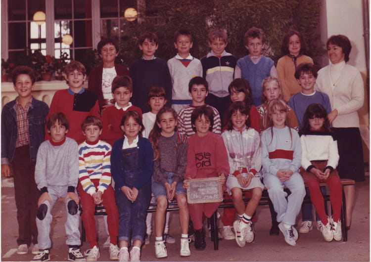 Photo de classe CM1 - CM2 de 1984, ECOLE MARIE CURIE - Copains d'avant