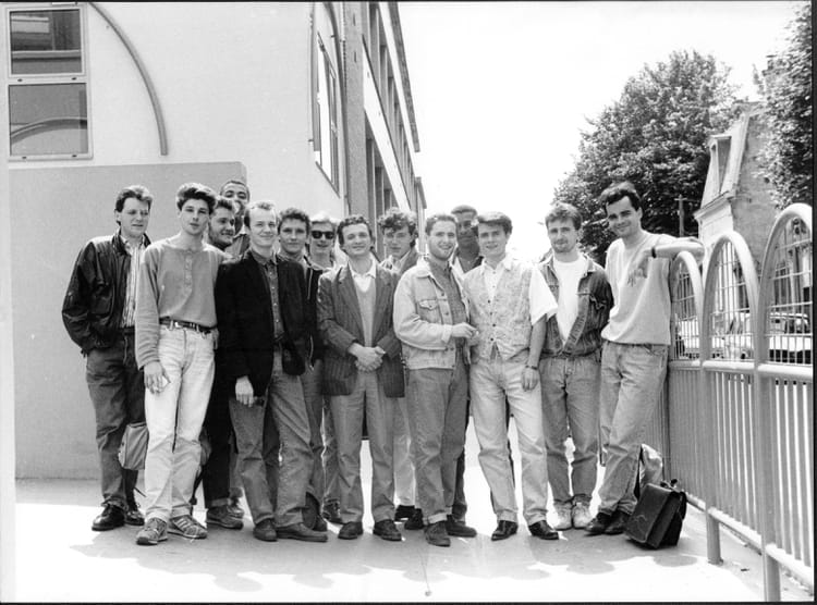 Photo de classe 2eme Annee BTS Electronique de 1990, Lycée Jean Jaurès ...