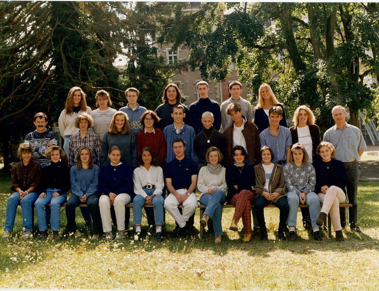 Photo de classe TERMINALE ES 2 de 1995, Lycée Jeanne D'arc - Copains d ...