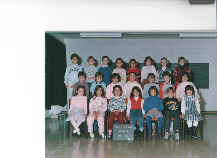 Photo De Classe ECOLE R TEISSEIRE CE2 MARSEILLE De 1986 ECOLE RAYMOND photo-de-classe-ecole-r-teisseire-ce2-marseille-de-1986-ecole-raymond