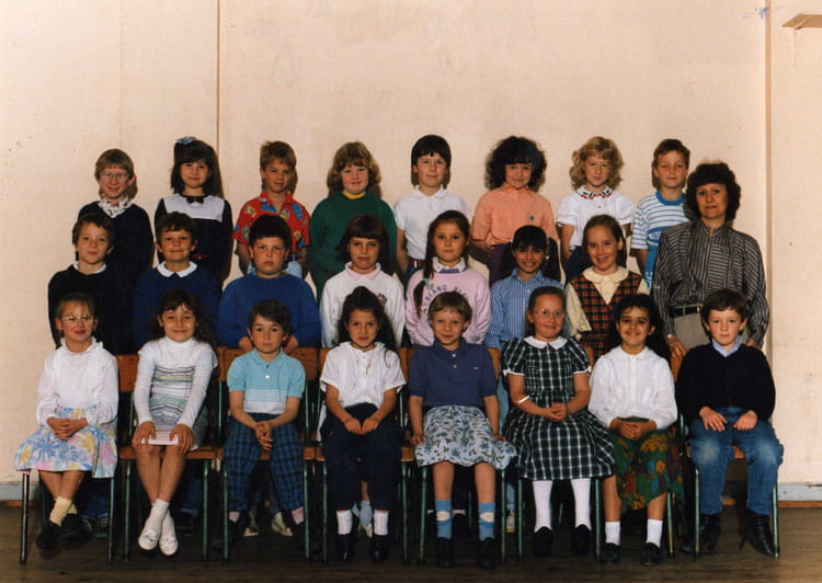 Photo de classe CE1 de 1988, Ecole Sainte Therese (Vimy) Copains d'avant