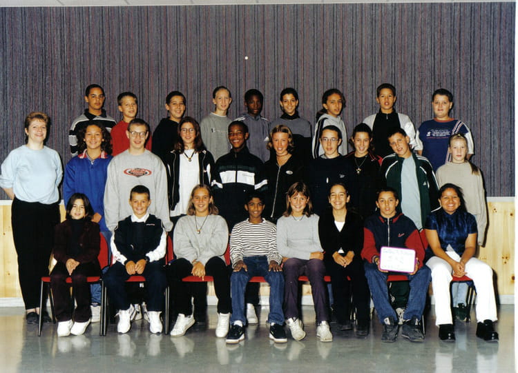 photo-de-classe-5eme-de-1999-coll-ge-robert-buron-copains-d-avant