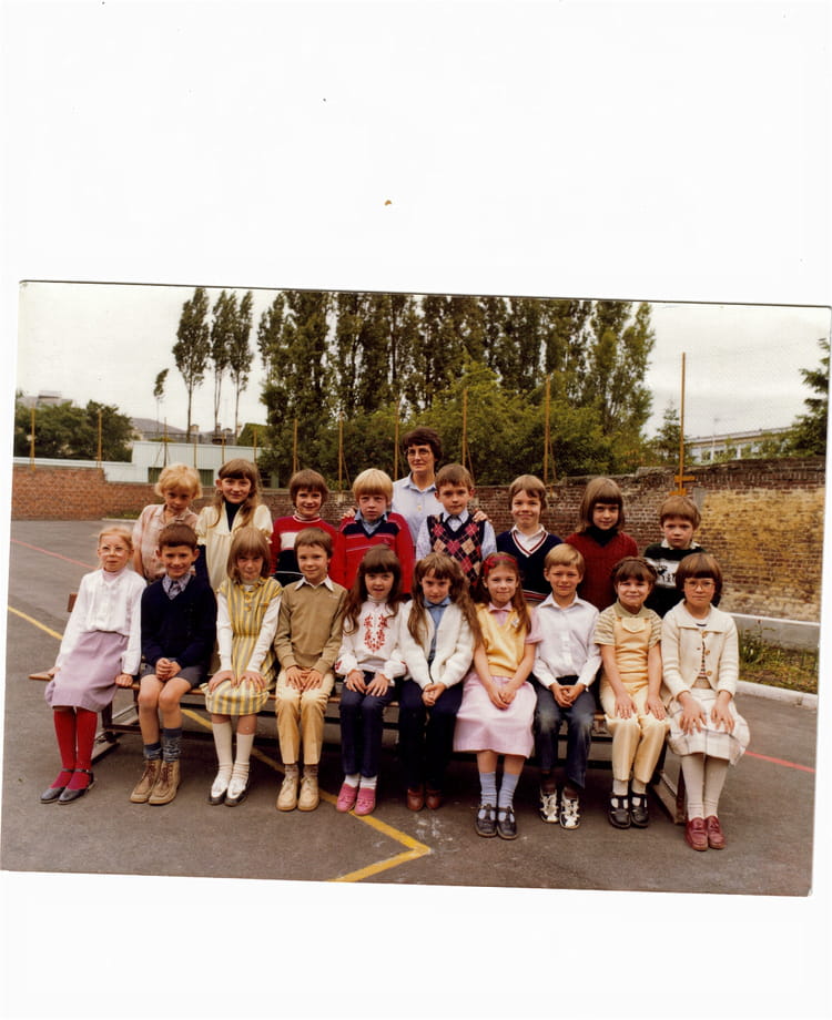Photo de classe Classe de ce1 de 1980, Ecole Sainte Famille (Bethune