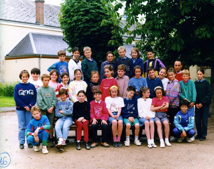 Photo de classe CM2 1993 1994 de 1993, ECOLE SAINT GREGOIRE Copains d'avant