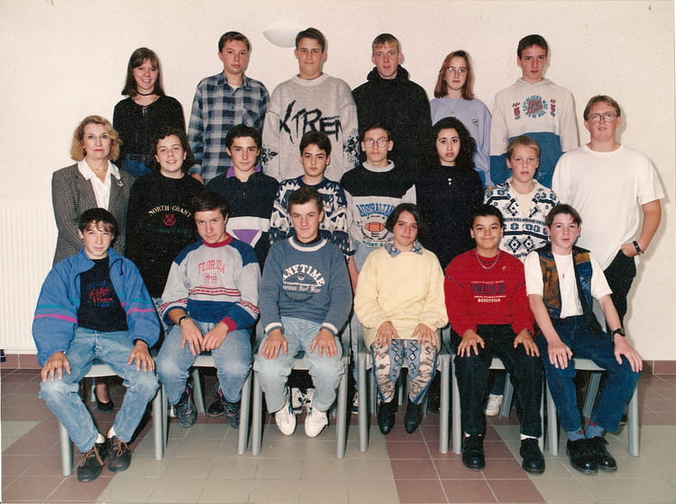 Photo de classe 4eme de 1996, Collège Guillaume De Lorris - Copains d'avant