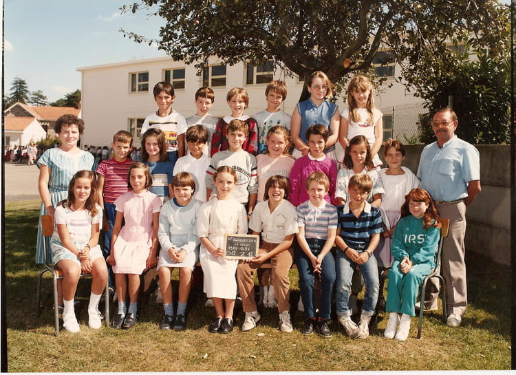 Photo De Classe CM2 Ann e 1985 1986 De 1985 ECOLE LE DOUET Copains D 