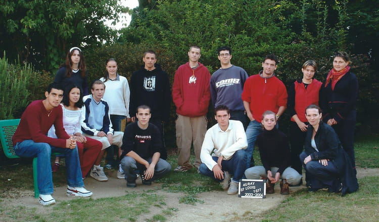 Photo de classe 1 ière STT de 2004, Lycée Saint Louis - Copains d'avant