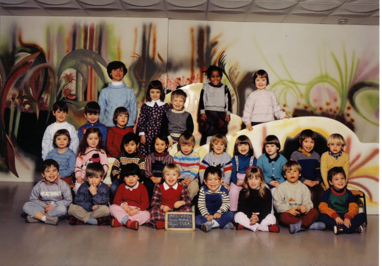 Photo de classe Moyens petits de 1985, ECOLE LOUISE MICHEL - Copains d ...