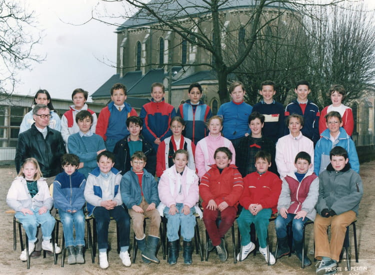 Photo de classe CM2 de 1985, Ecole Notre Dame De Lourdes (Nevers