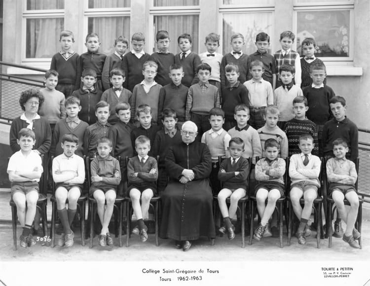 Photo de classe Classe de 8ème (CM1) de 1962, ECOLE PETIT SAINT