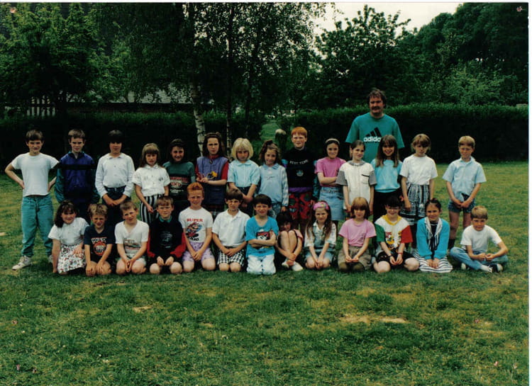 Photo de classe CE2 de 1992, Ecole Primaire (Saint Eustache La Foret