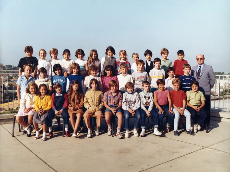 Photo de classe CM2 de 1985, ECOLE SAINTE MARIE - Copains d'avant