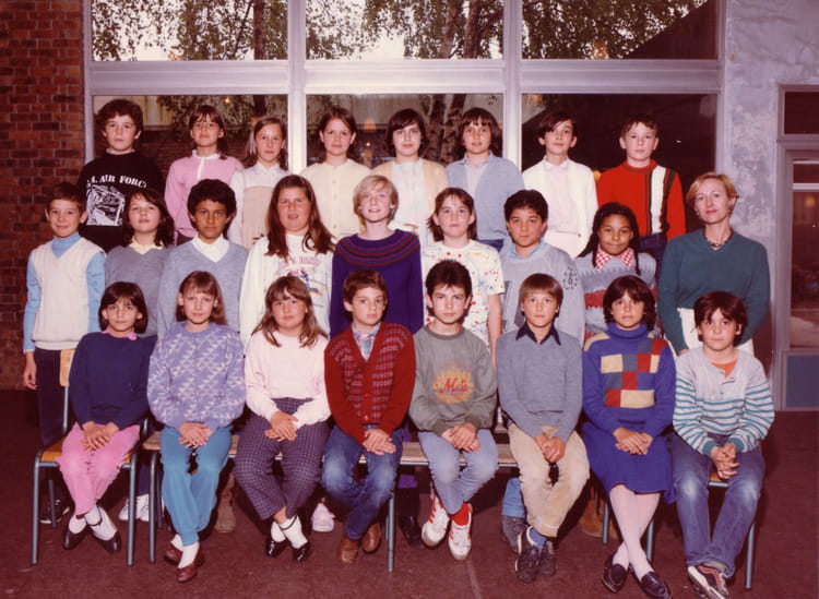 Photo de classe CM1 ou CM2 MARIE CURIE de 1983, ECOLE MARIE CURIE ...