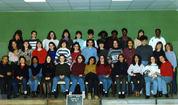 Photo de classe 1èreA2 de 1991, Lycée Louise Michel - Copains d'avant