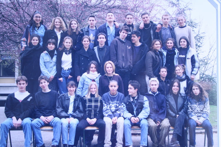 Photo de classe 1ere de 1997, Lycée Jean Monnet - Copains d'avant