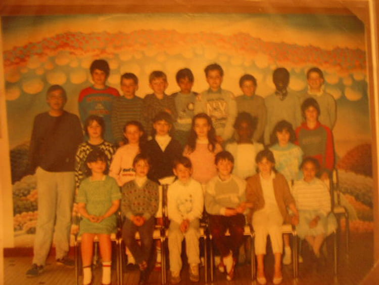 Photo de classe CM1 AVEC M. WILBAUX de 1986, ECOLE MARCHAND Copains d