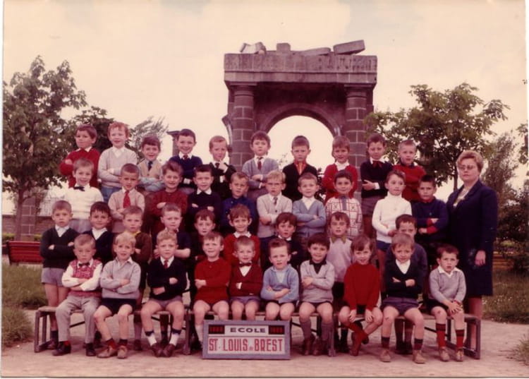 Photo de classe St Louis Brest madame Segalen de 1968, ECOLE SAINT