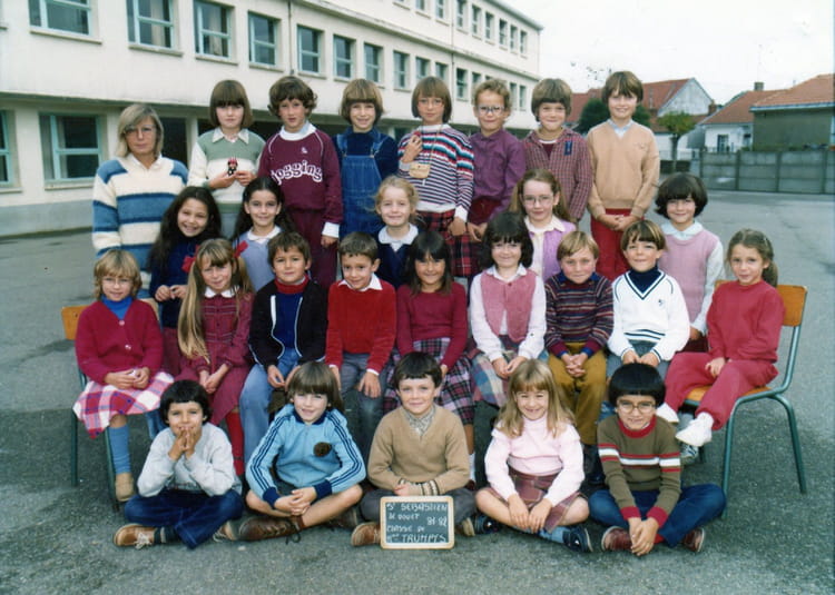 Photo De Classe CE1 1981 82 Mme Trumpfs De 1981 ECOLE LE DOUET 