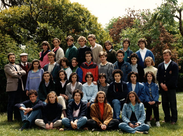 Photo de classe Term A et B de 1987, LYCEES PRIVE SAINT JEAN Copains