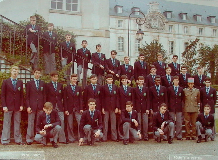 Photo de classe 2eme AB 19741975 de 1974, Lycée Militaire Copains d