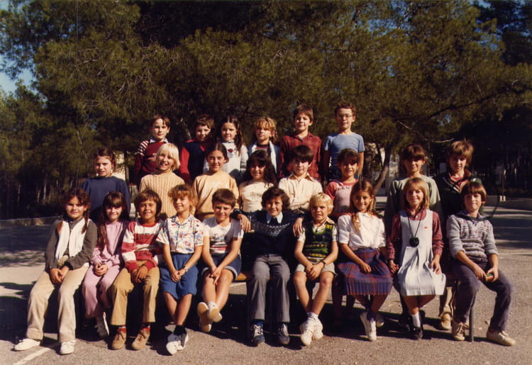 Photo de classe Cm1 Ecole des Pins 1981 Mme Barthe de 1981, ECOLE DES PINS Copains d'avant Photo de classe Cm1 Ecole des Pins 1981 Mme Barthe de 1981, ECOLE DES PINS Copains d'avant