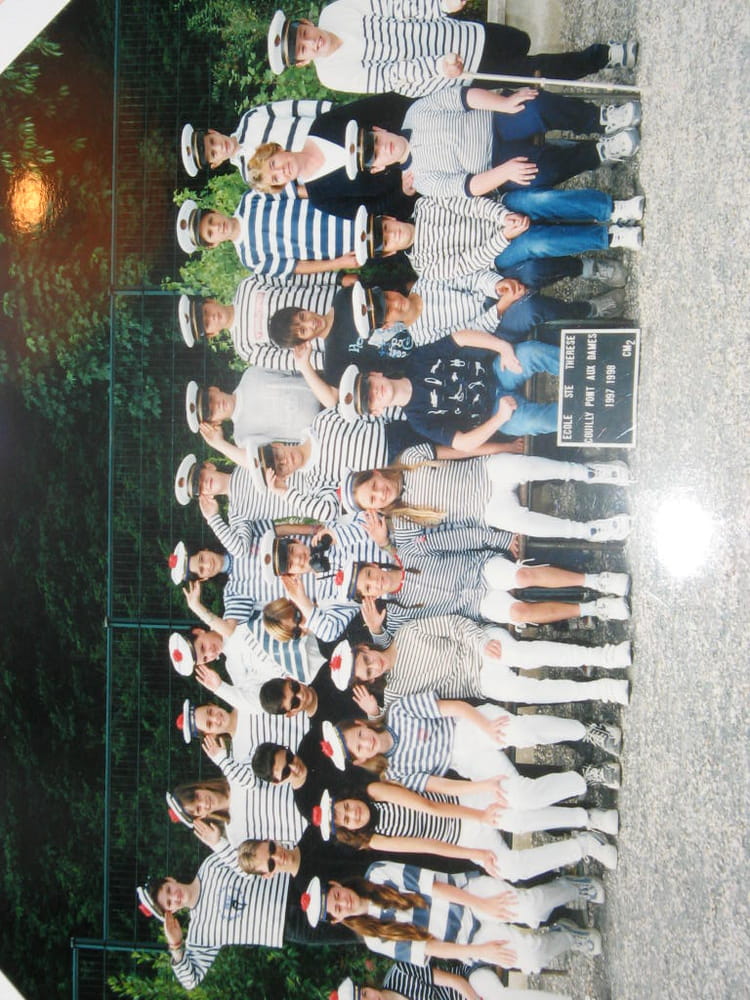 Photo de classe CM2 de 1997, Ecole Sainte Therese (Couilly Pont Aux