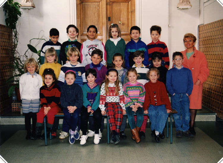 Photo de classe CE1 de 1993, ECOLE SAINTE FAMILLE DES MINIMES Copains