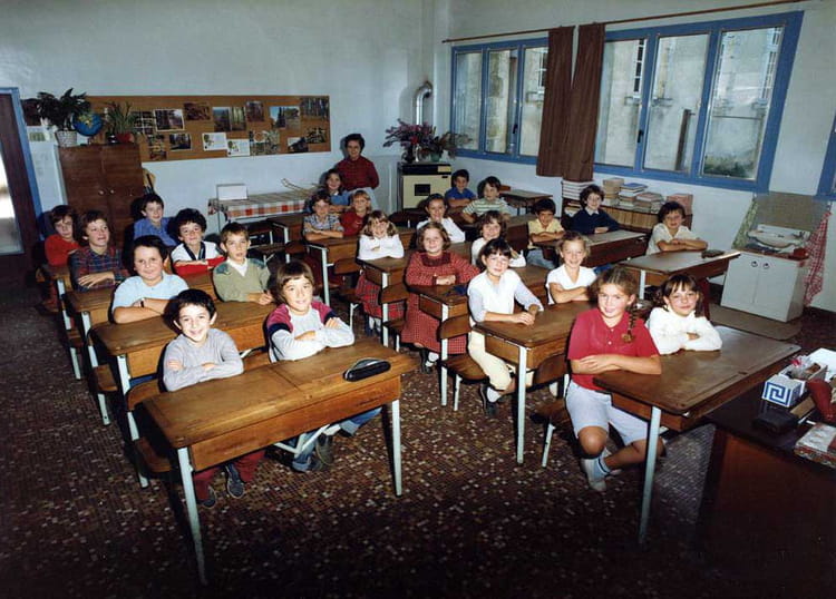 Photo de classe CM1 OU CM2 de 1984, ECOLE SAINTE MARIE - Copains d'avant