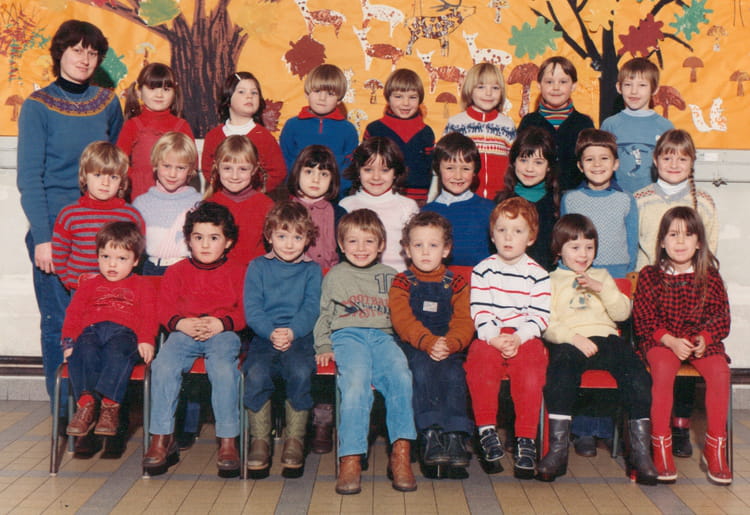 Photo de classe Mat - 1983/1984 de 1983, ECOLE SAINTE MARIE - Copains d ...