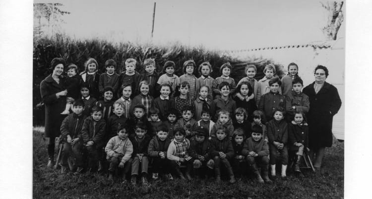 Photo de classe Cm1 de 1970, Ecole Des Halles (Fontaine Chalendray