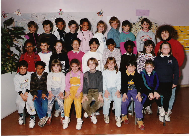 Photo de classe Classe de CE2 de 1992, ECOLE LOUISE MICHEL - Copains d ...