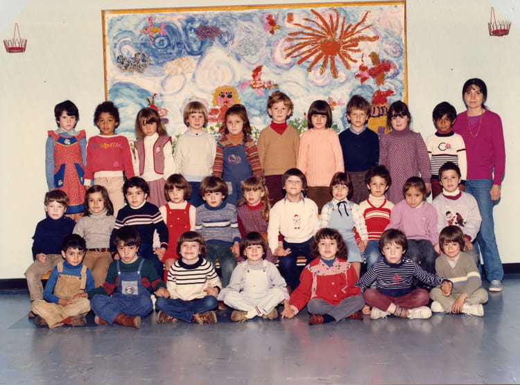 Photo de classe Les Grands de 1980, ECOLE EUGENIE COTTON Copains d'avant Photo de classe Les Grands de 1980, ECOLE EUGENIE COTTON Copains d'avant