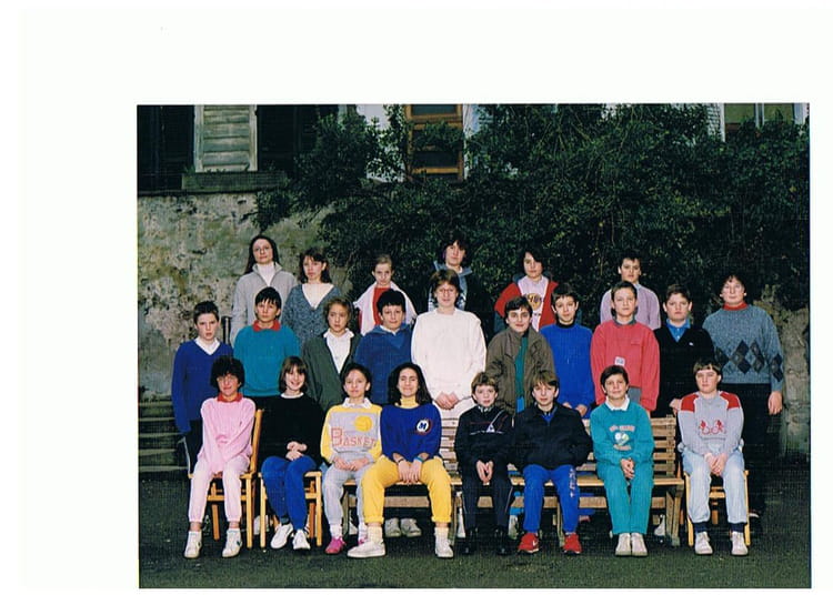 Photo de classe 6ème de 1986, Collège Saintejeanne D'arc Copains d'avant