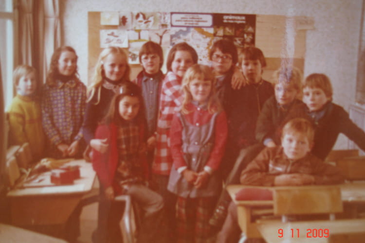 Photo de classe Ce1 ou ce2 de 1977, Ecole Primaire (La Ronde Haye