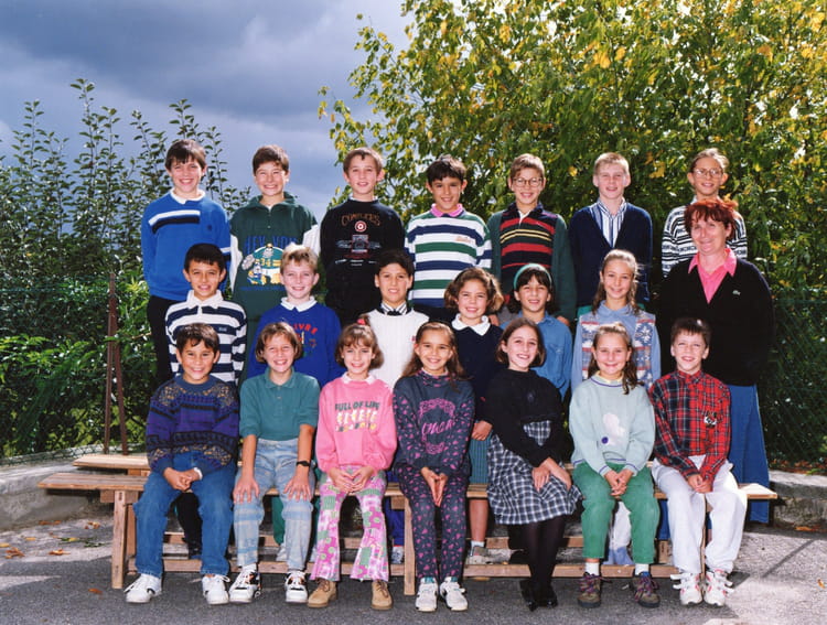 photo-de-classe-cm1-cm2-de-1993-ecole-primaire-copains-d-avant