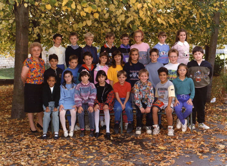 photo-de-classe-cm1-de-1993-ecole-primaire-copains-d-avant