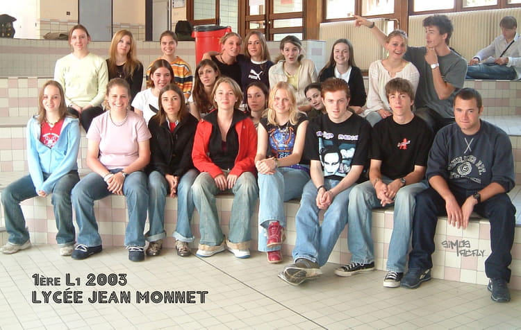 Photo de classe 1ère L 1 de 2003, Lycée Jean Monnet - Copains d'avant